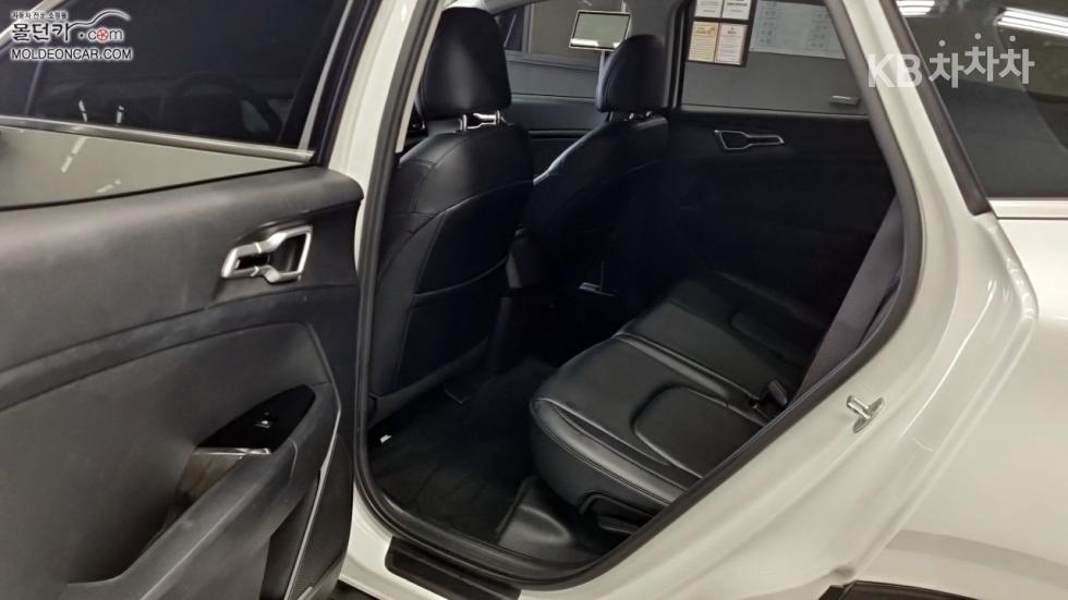2022 - kia sportage