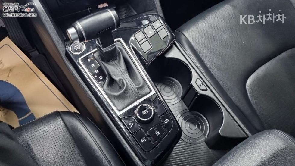 2022 - kia sportage