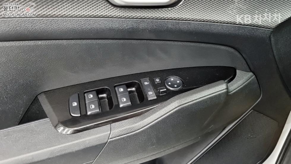 2022 - kia sportage