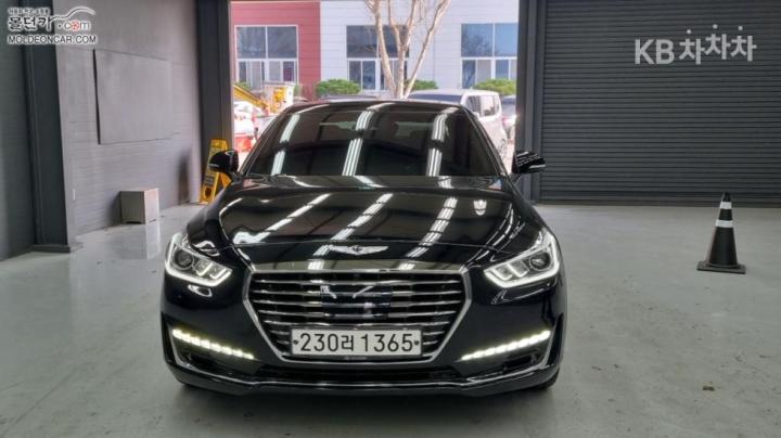 Genesis EQ900 5.0 GDI AWD Prestige 4