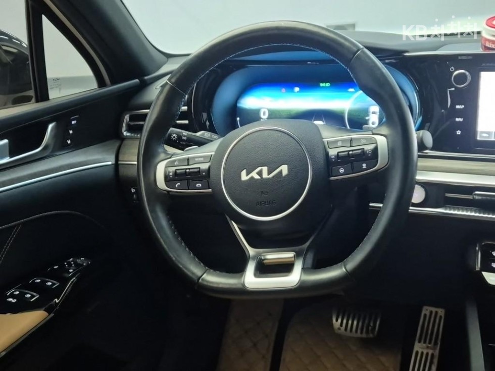 2022 - kia k5