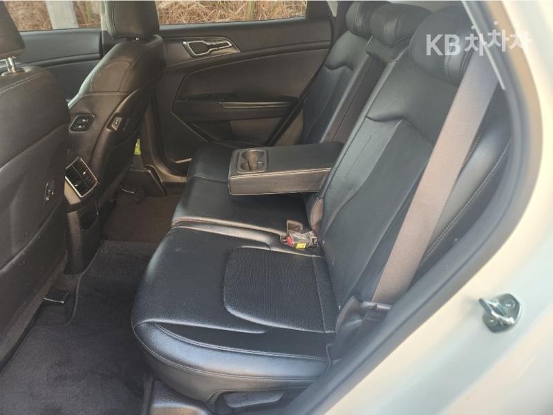 2023 - kia sportage