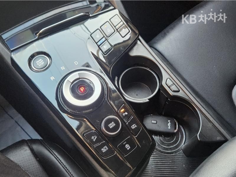 2023 - kia sportage