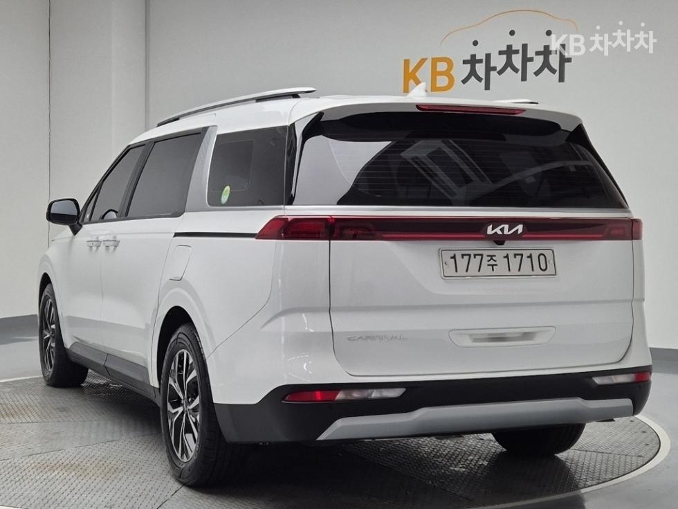 2022 - kia carnival