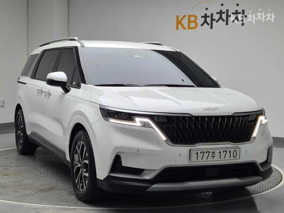2022 - kia carnival
