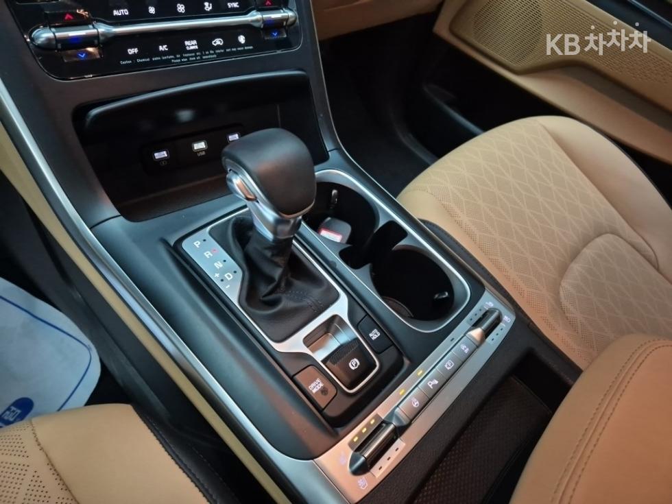 2022 - kia carnival