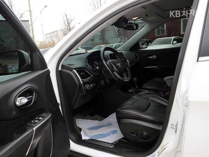 Jeep Cherokee KL 2.4 Gasoline AWD Base Type 6