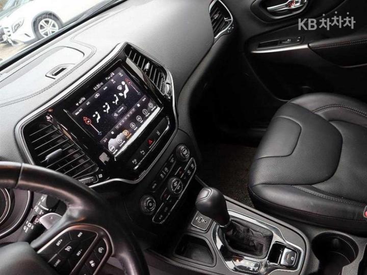 Jeep Cherokee KL 2.4 Gasoline AWD Base Type 10