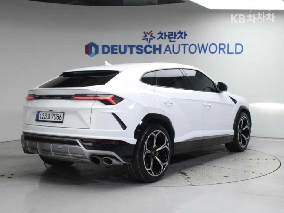Lamborghini Urus — miniaturë 2