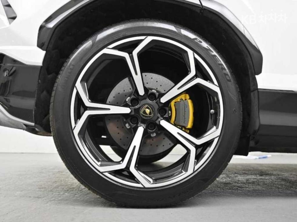 Lamborghini Urus — miniaturë 5