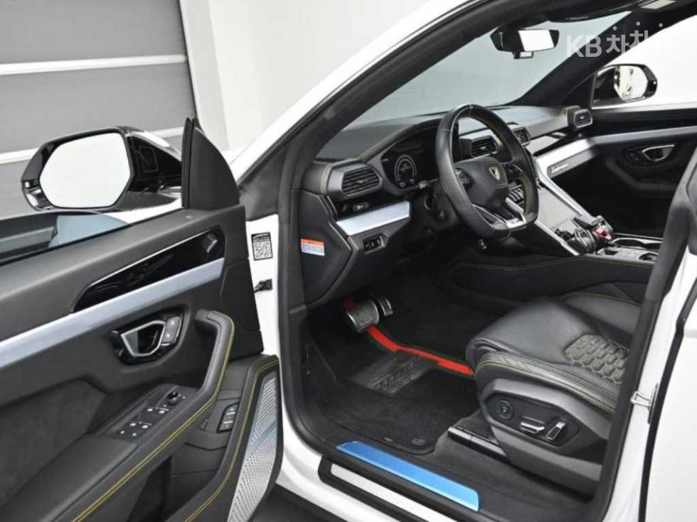 Lamborghini Urus — miniaturë 11