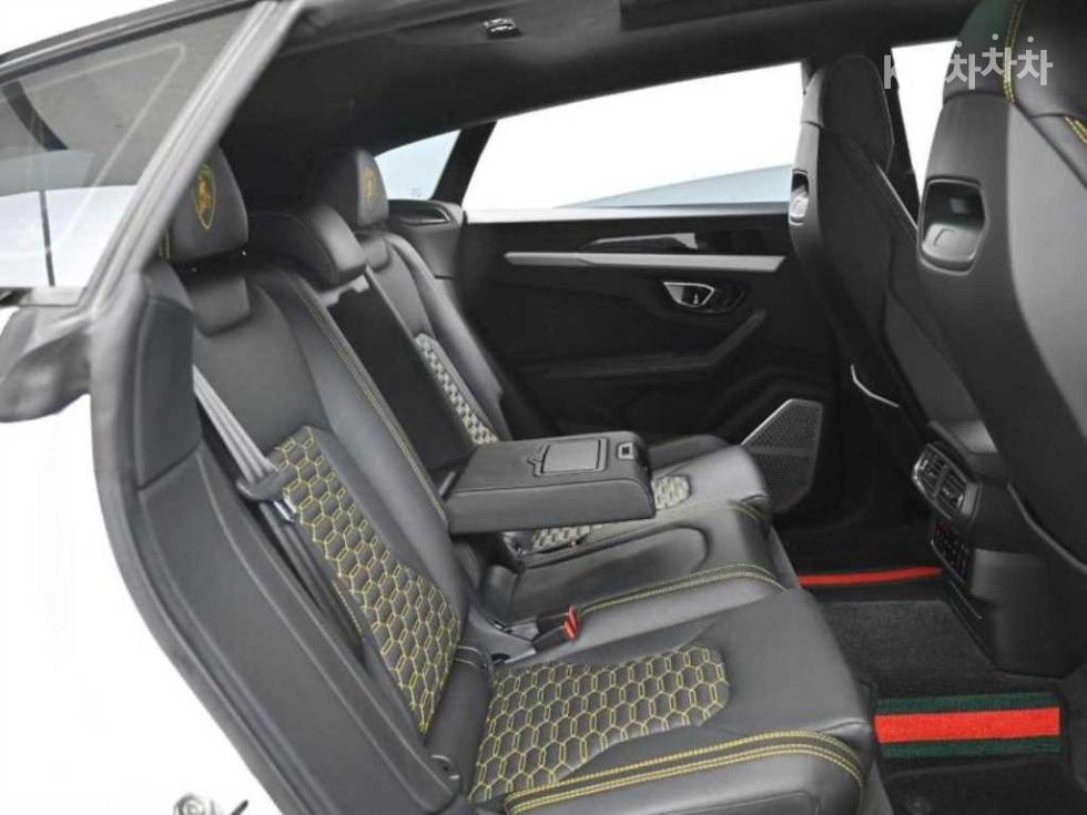 Lamborghini Urus — miniaturë 12