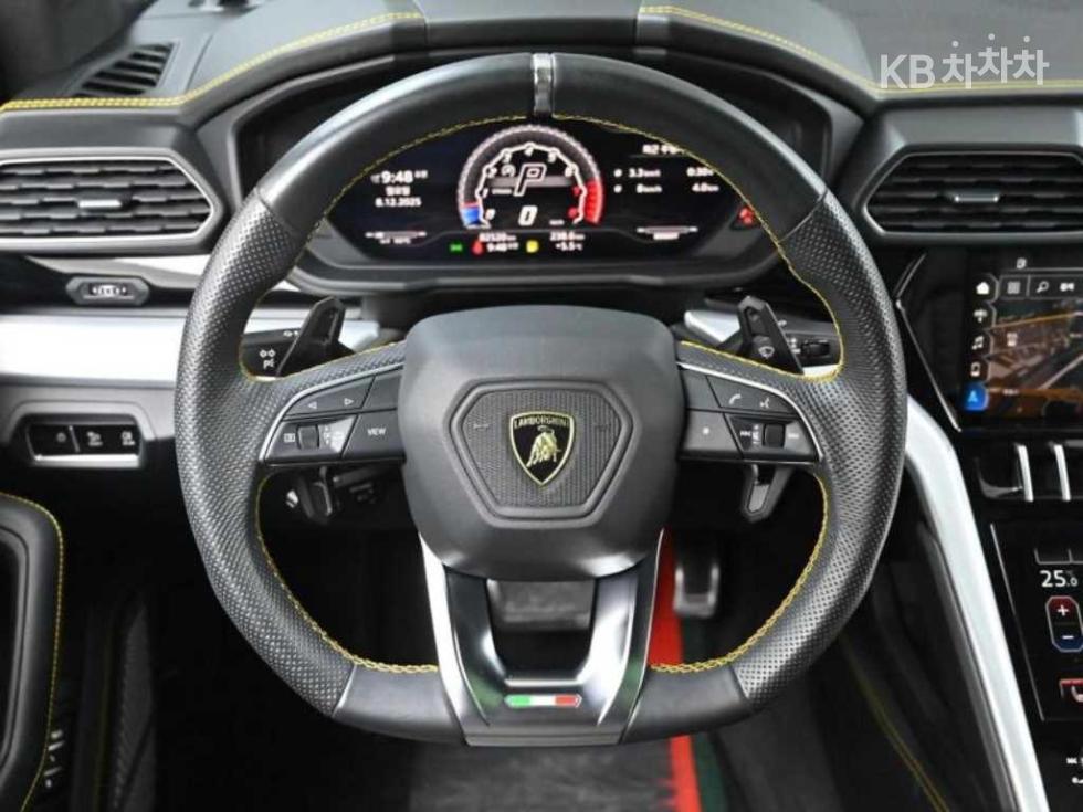 Lamborghini Urus — miniaturë 13