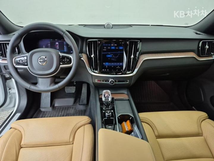 Volvo V60 D4 Drive-E R-Design 6