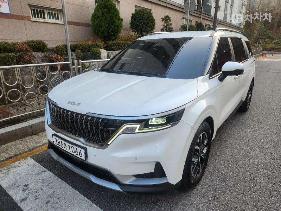2023 - kia carnival