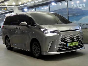 Lexus LM 500h — foto 1