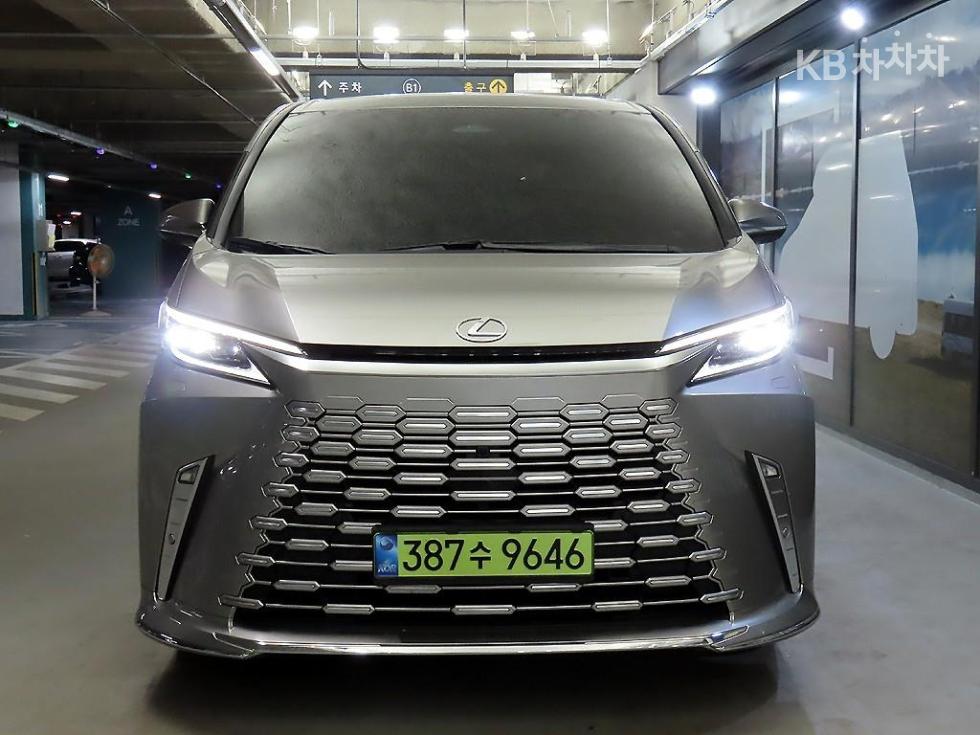 Lexus LM — miniaturë 2