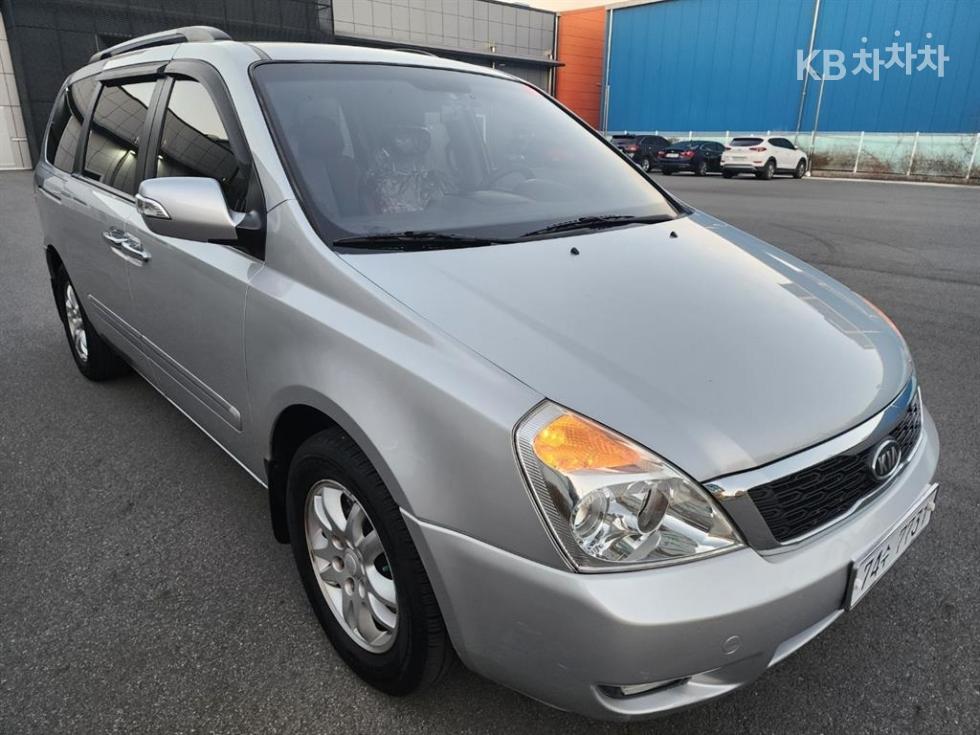 2012 kia carnival
