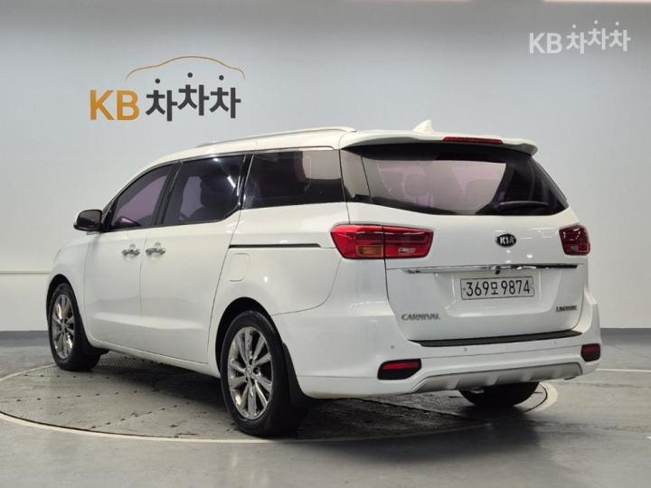 Kia Carnival 2.2 Diesel Limousine VIP 3
