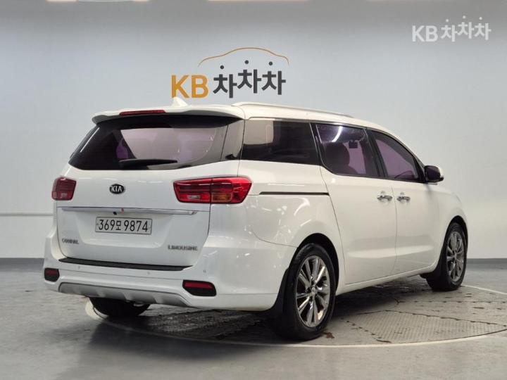 Kia Carnival 2.2 Diesel Limousine VIP 4