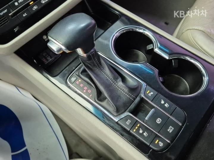 Kia Carnival 2.2 Diesel Limousine VIP 9