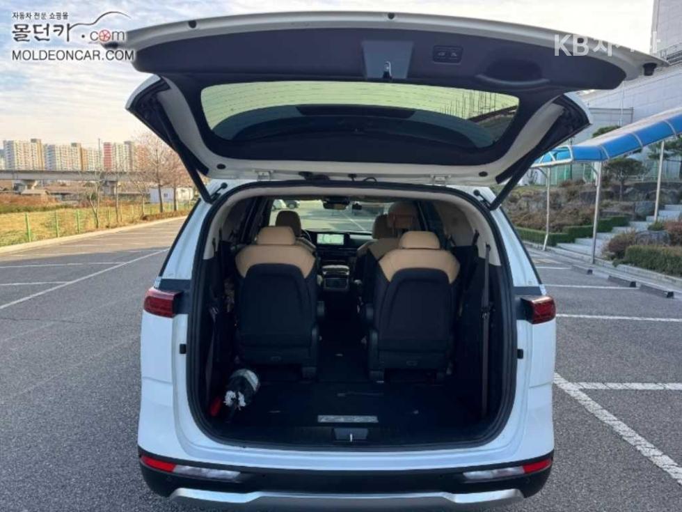 2021 - kia carnival