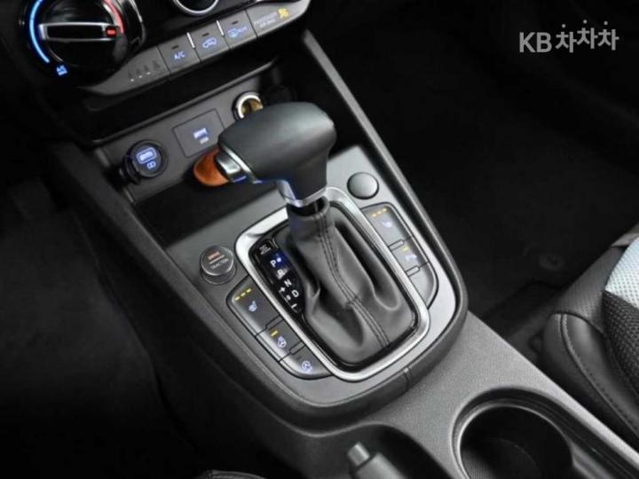 Hyundai Kona 1.6 Gasoline Turbo 2WD Smart 10