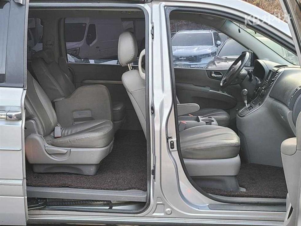 2009 - kia grand carnival