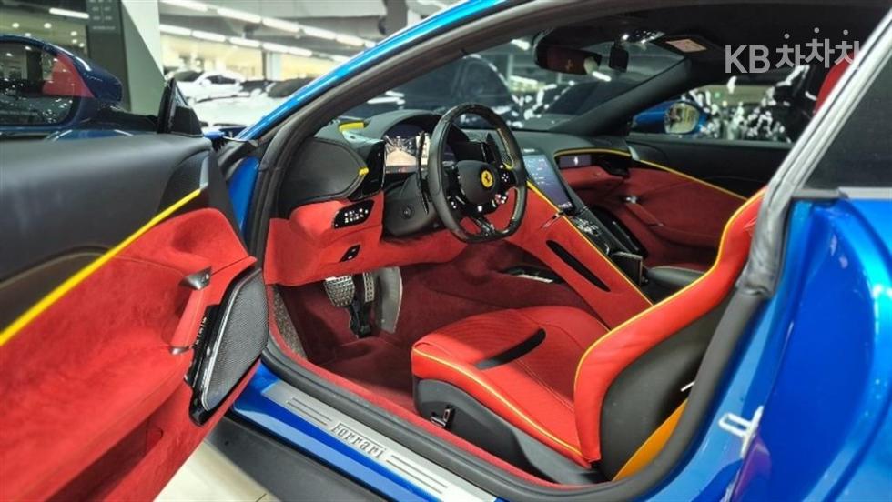 Ferrari Roma — miniaturë 7