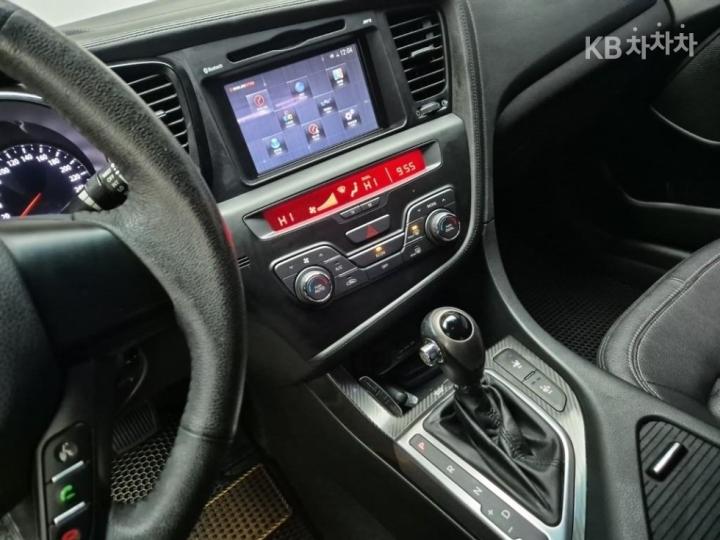 Kia K5 Hybrid Luxury 8