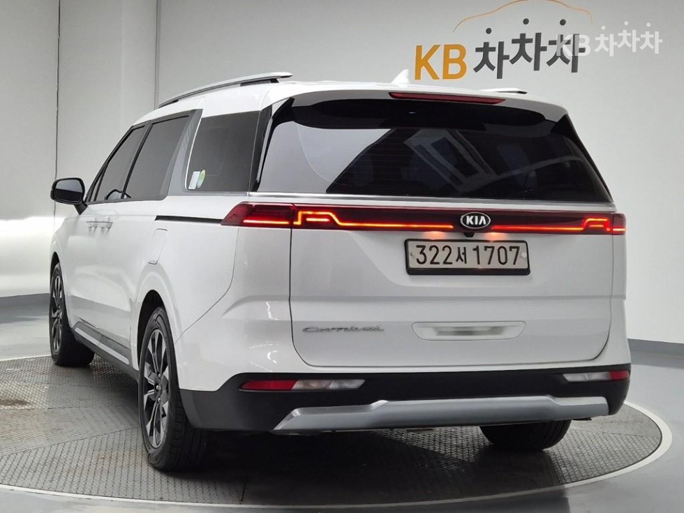 2021 - kia carnival