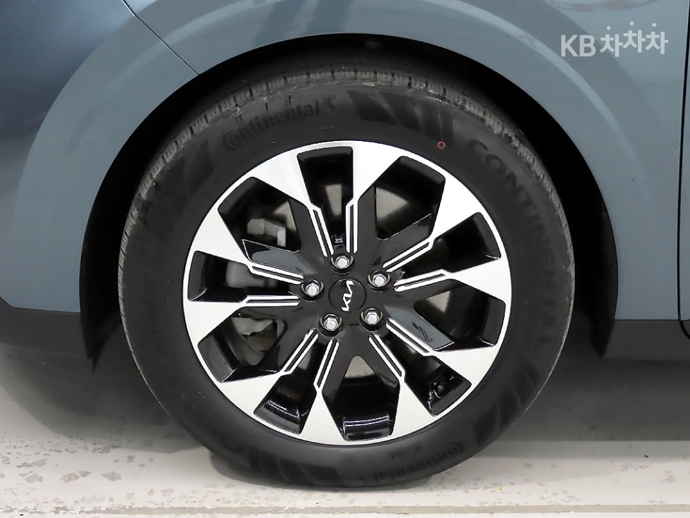 2023 - kia carnival