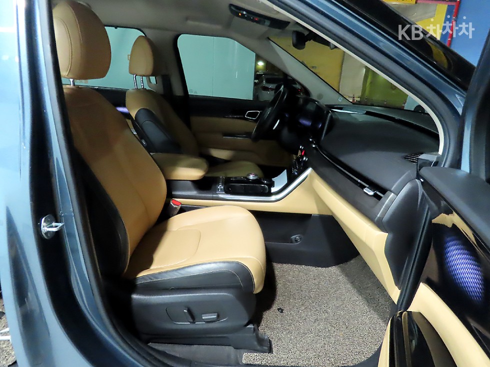 2023 - kia carnival