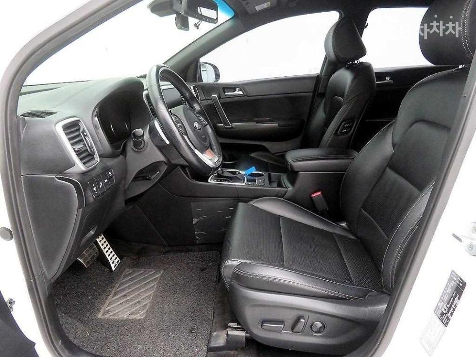 2021 - kia sportage