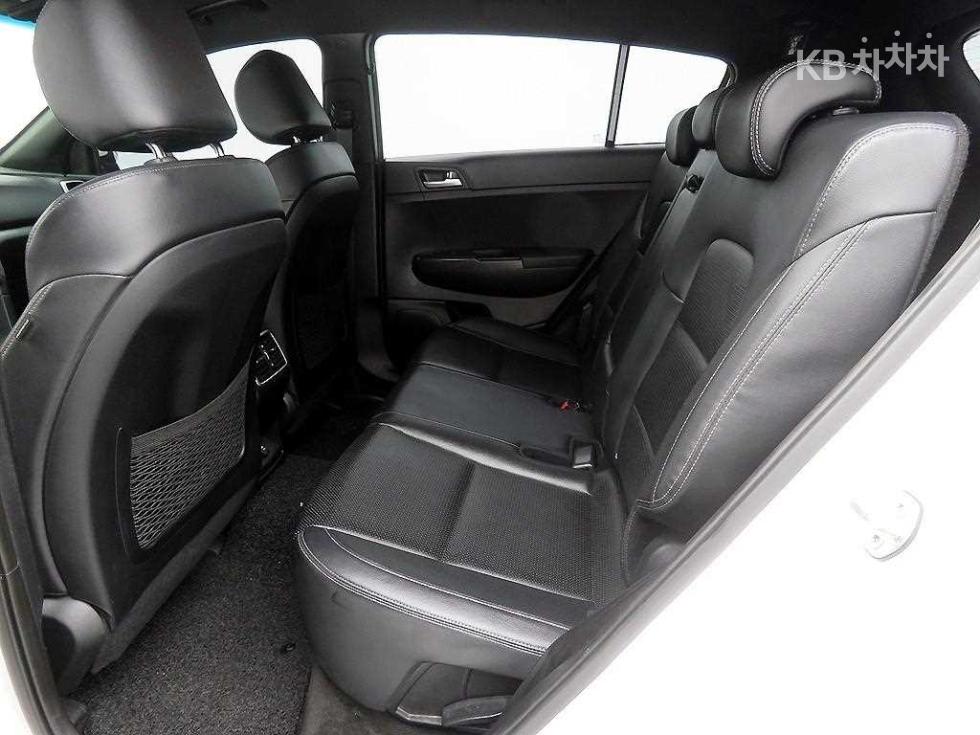 2021 - kia sportage