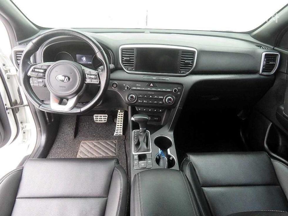 2021 - kia sportage