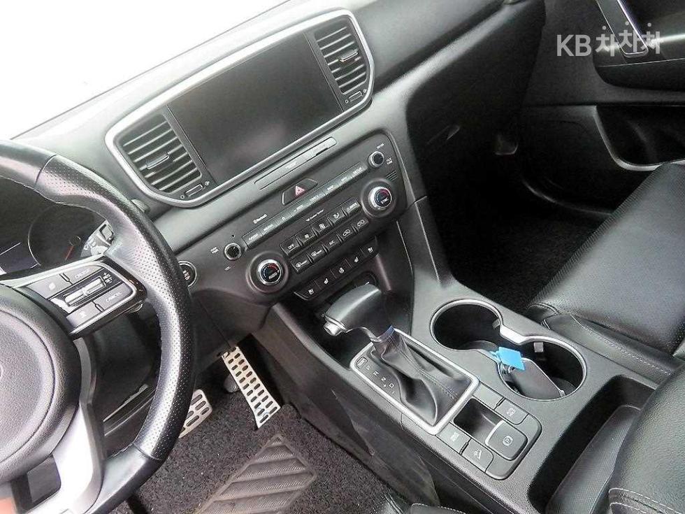 2021 - kia sportage
