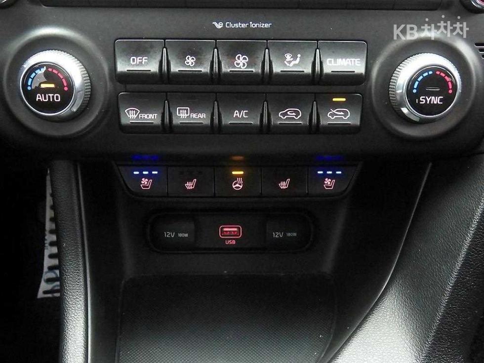 2021 - kia sportage