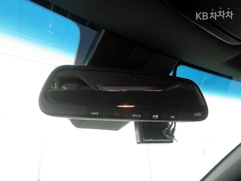 2021 - kia sportage