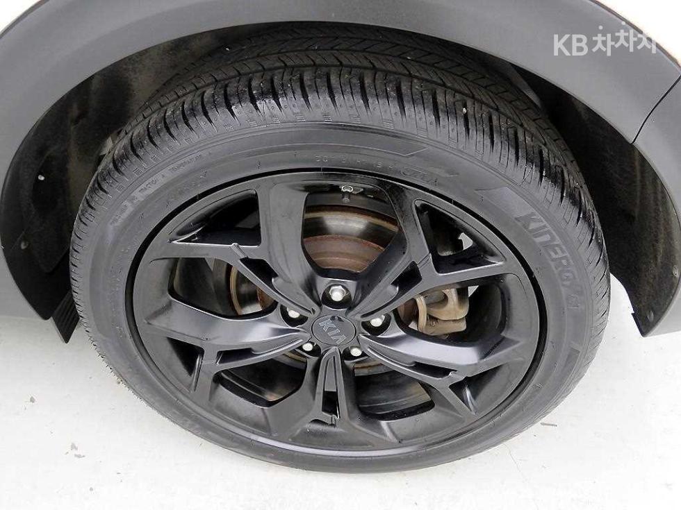 2021 - kia sportage