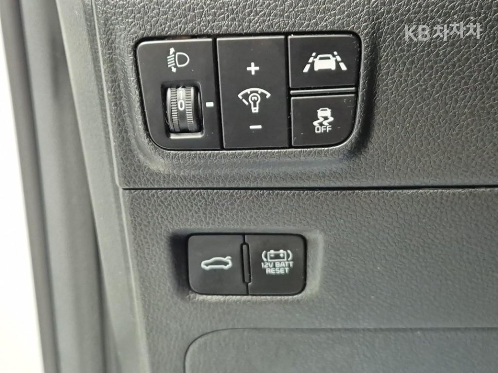 2023 - kia k5