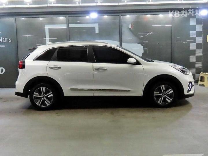 Kia Niro 1.6 HEV Noblesse 4