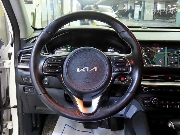 Kia Niro 1.6 HEV Noblesse 9