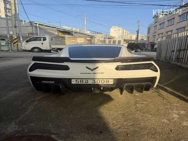Chevrolet Corvette Coupe 3