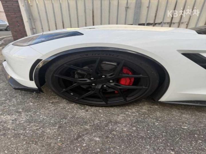 Chevrolet Corvette Coupe 4