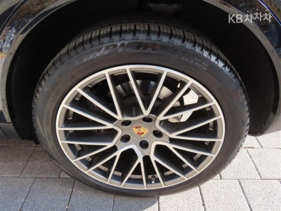 Porsche Cayenne — miniaturë 16