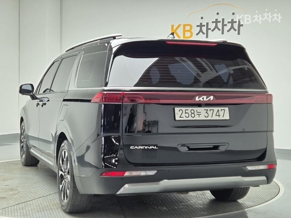 2022 - kia carnival