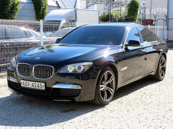 BMW 7 Series New 740i 3