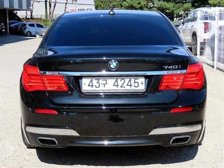 BMW 7 Series New 740i 5