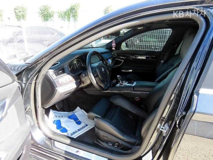 BMW 7 Series New 740i 6